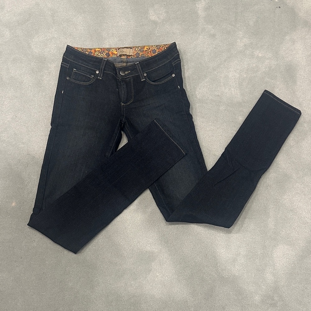 RARE find Paige Peg Skinny dark wash jeans size 25